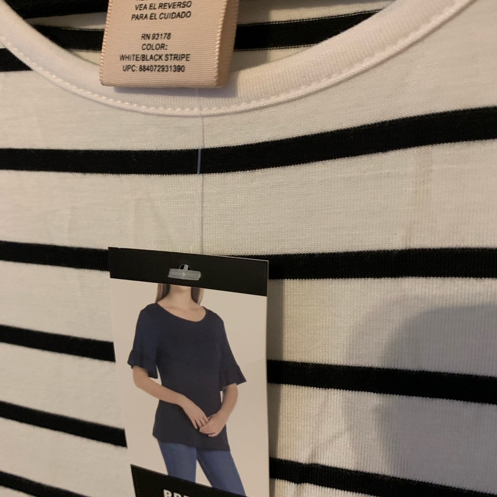 NEW Medium. B/W, soft, slinky ruffled sleeved T! - Picture 11 of 12